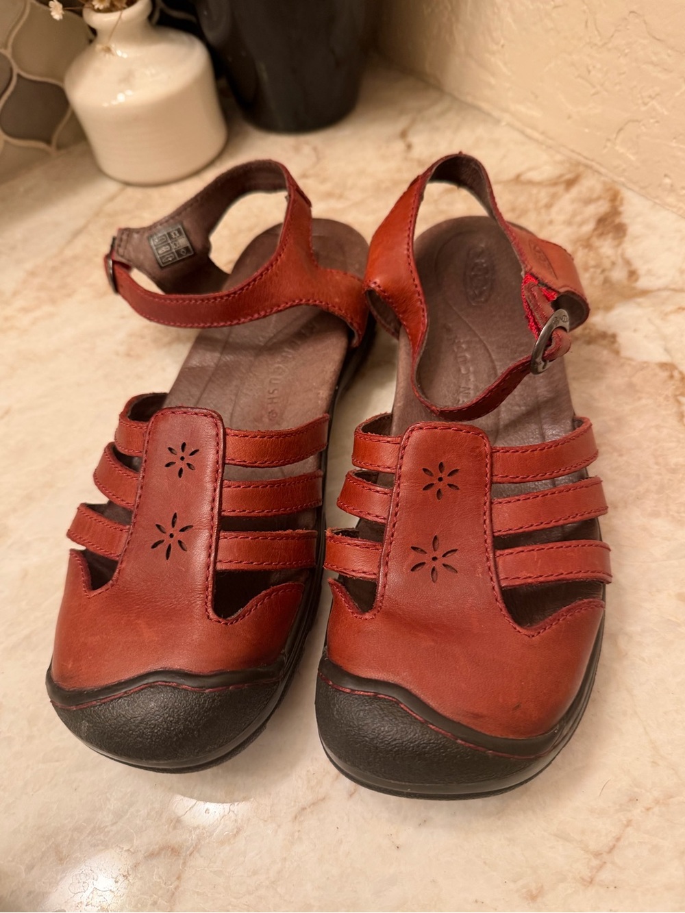 Keen sandals red leather sz 9.5